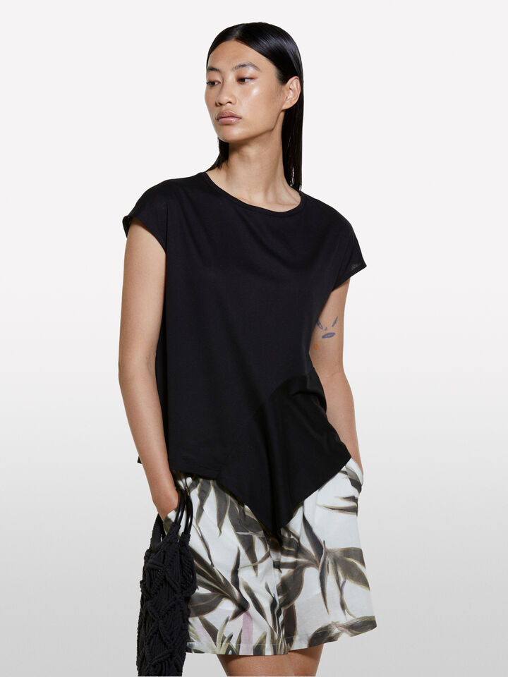 T-shirt with asymmetric flounce - women's short sleeve t-shirts - Black | Sisley image number 4